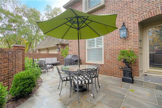 7 LeMans Court, Prairie Village, KS 66208