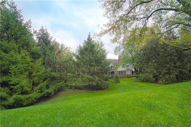 7 LeMans Court, Prairie Village, KS 66208