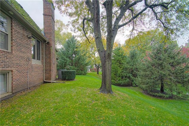 7 LeMans Court, Prairie Village, KS 66208