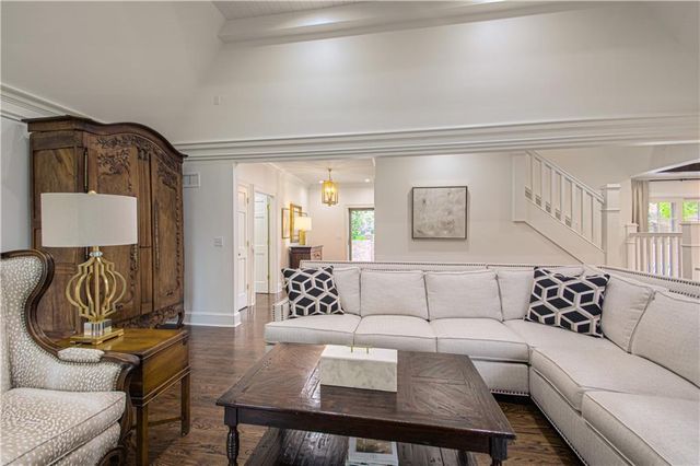 7 LeMans Court, Prairie Village, KS 66208