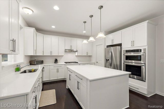 43722 Bolingbrooke Lane, Novi, MI 48377