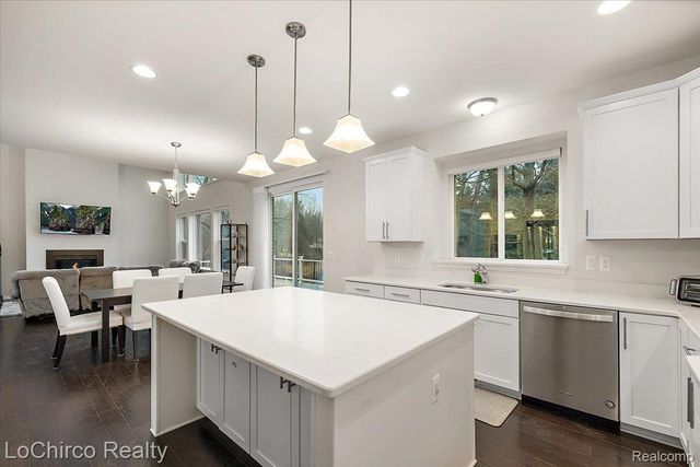 43722 Bolingbrooke Lane, Novi, MI 48377