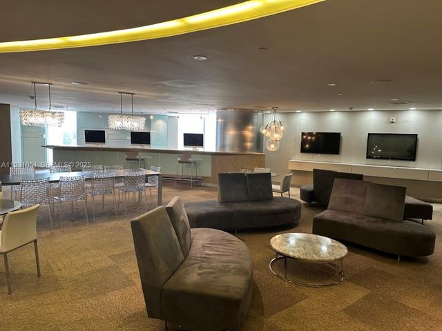 92 SW 3rd St 1408, Miami, FL 33130