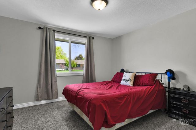 353 S Ash Ave, Kuna, ID 83634