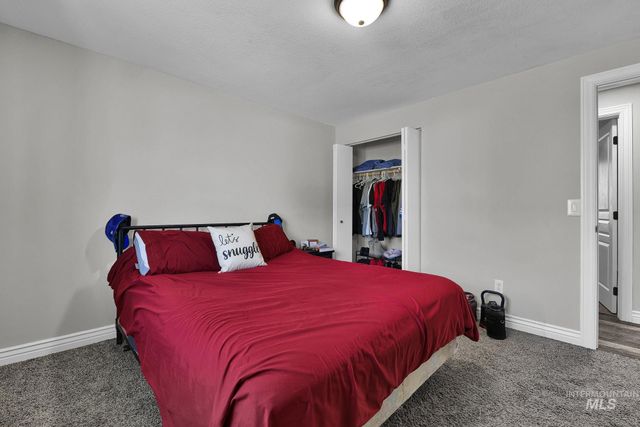 353 S Ash Ave, Kuna, ID 83634