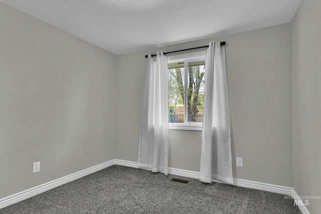 353 S Ash Ave, Kuna, ID 83634