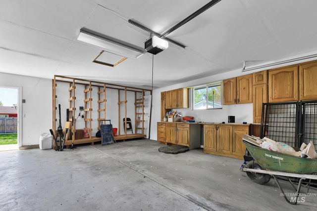 353 S Ash Ave, Kuna, ID 83634