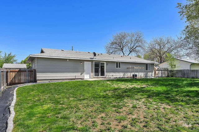 353 S Ash Ave, Kuna, ID 83634