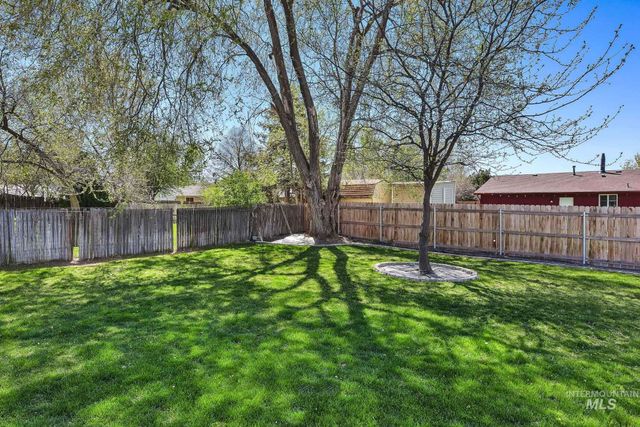 353 S Ash Ave, Kuna, ID 83634