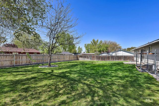 353 S Ash Ave, Kuna, ID 83634
