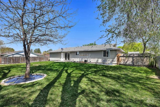 353 S Ash Ave, Kuna, ID 83634