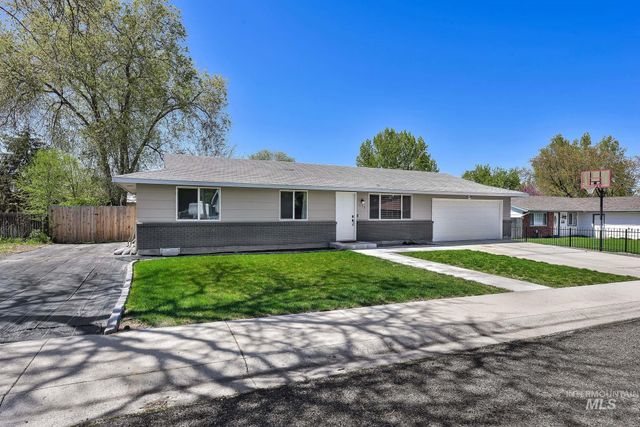 353 S Ash Ave, Kuna, ID 83634