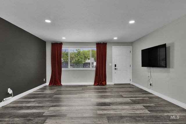 353 S Ash Ave, Kuna, ID 83634