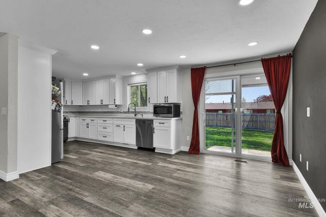 353 S Ash Ave, Kuna, ID 83634