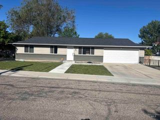 353 S Ash Ave, Kuna, ID 83634