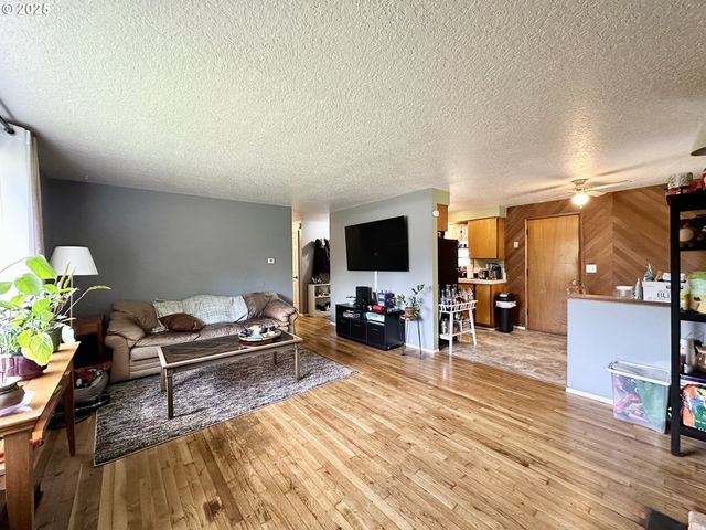 1563 Se 11TH St, Gresham, OR 97080