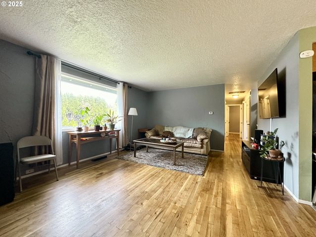 1563 Se 11TH St, Gresham, OR 97080