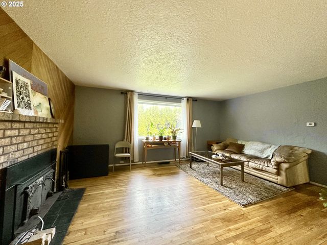 1563 Se 11TH St, Gresham, OR 97080