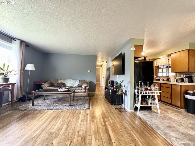 1563 Se 11TH St, Gresham, OR 97080