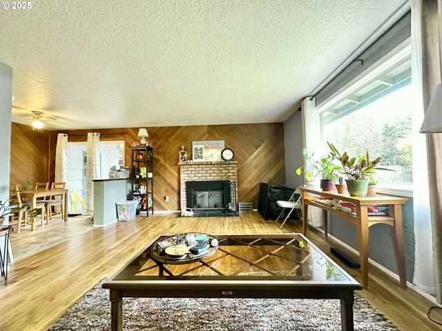 1563 Se 11TH St, Gresham, OR 97080