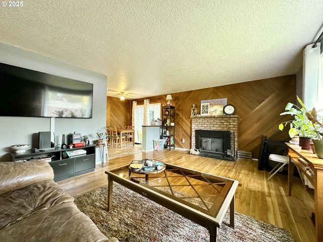 1563 Se 11TH St, Gresham, OR 97080