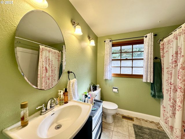 1563 Se 11TH St, Gresham, OR 97080