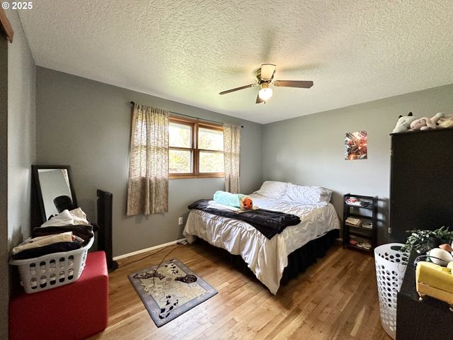 1563 Se 11TH St, Gresham, OR 97080