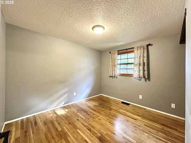 1563 Se 11TH St, Gresham, OR 97080