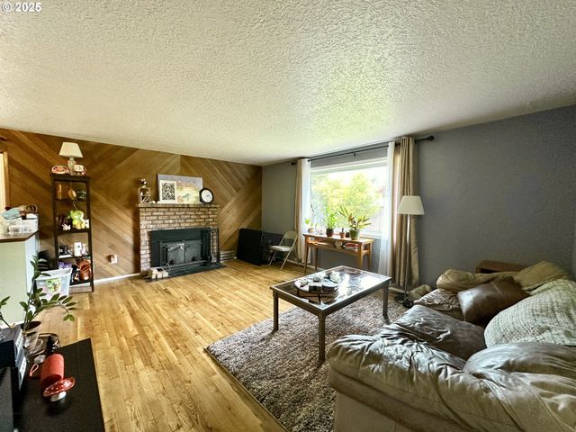 1563 Se 11TH St, Gresham, OR 97080