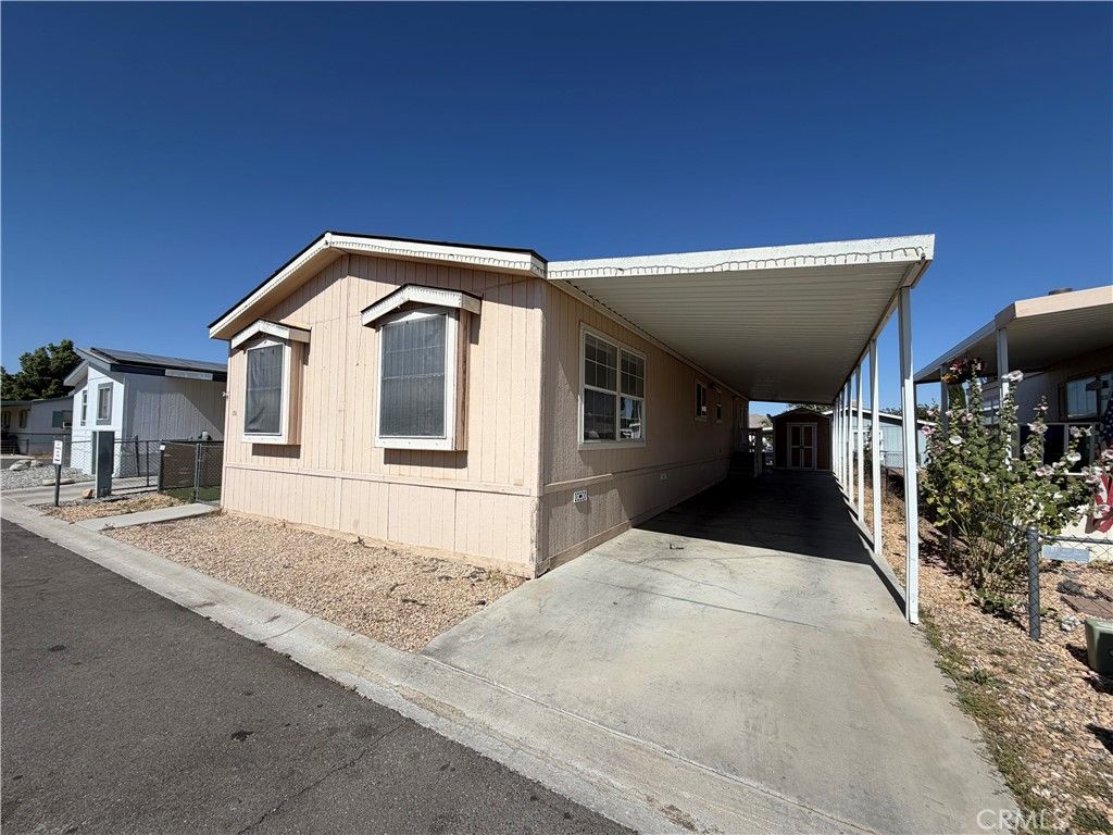 Image 3 of property listing at 20843 Waalew C101, Apple Valley, CA 92307