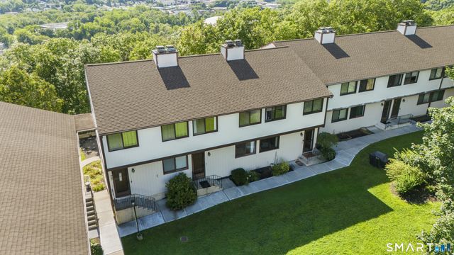 27 Crows Nest Lane 17G, Danbury, CT 06810