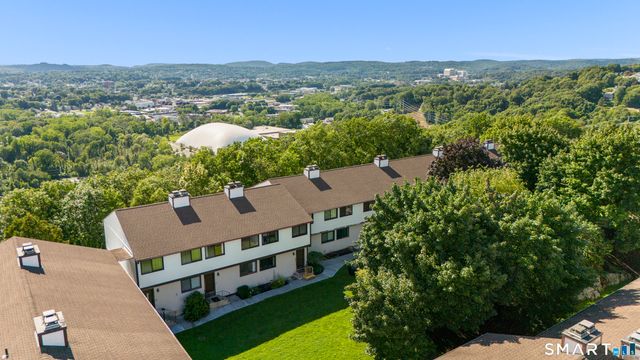 27 Crows Nest Lane 17G, Danbury, CT 06810