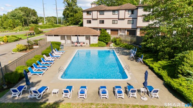 27 Crows Nest Lane 17G, Danbury, CT 06810