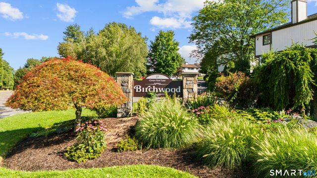 27 Crows Nest Lane 17G, Danbury, CT 06810