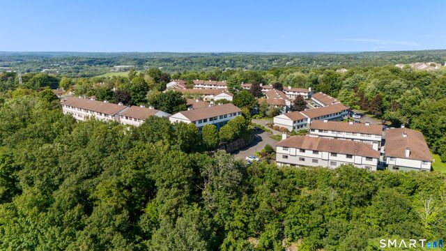 27 Crows Nest Lane 17G, Danbury, CT 06810