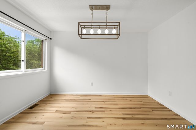 27 Crows Nest Lane 17G, Danbury, CT 06810