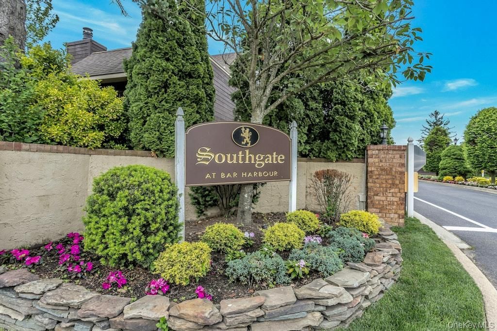 148 Southgate Circle, Massapequa Park, NY 11762 — photo 2