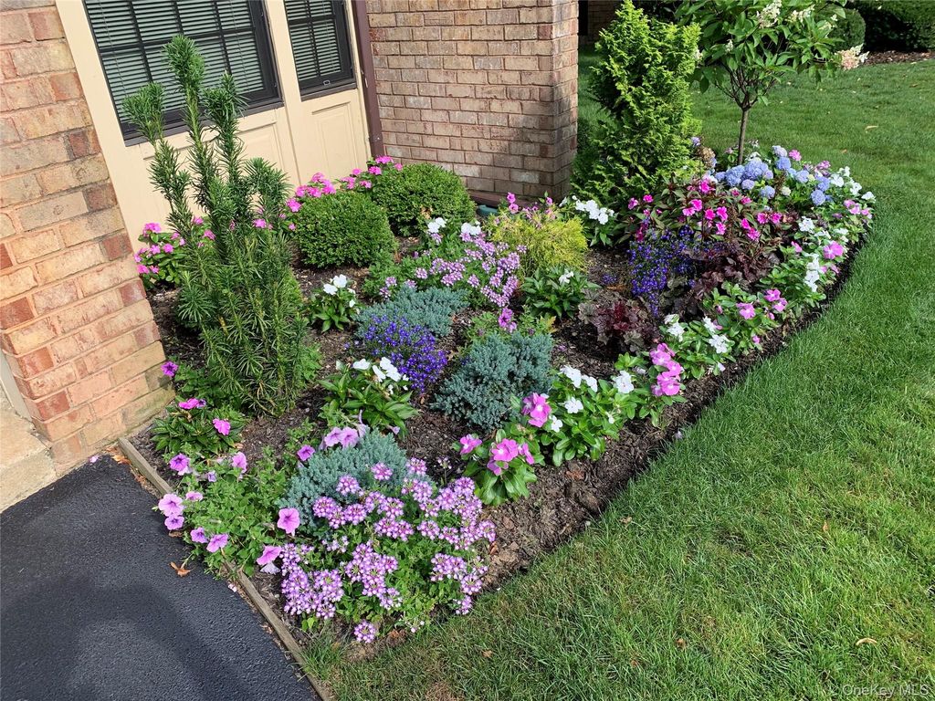 148 Southgate Circle, Massapequa Park, NY 11762 — photo 3
