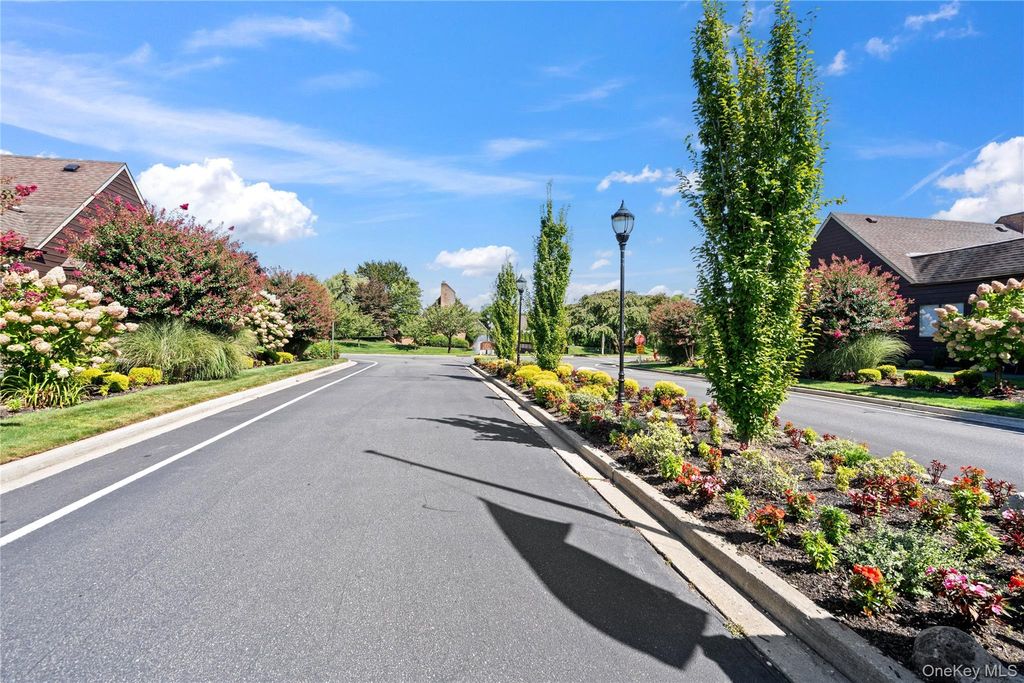 148 Southgate Circle, Massapequa Park, NY 11762 — photo 4