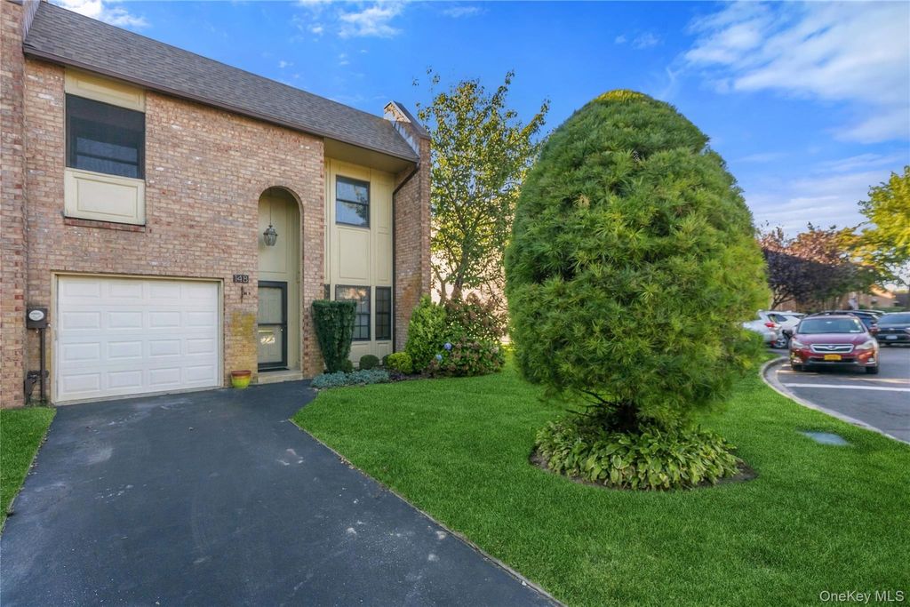 148 Southgate Circle, Massapequa Park, NY 11762 — photo 5