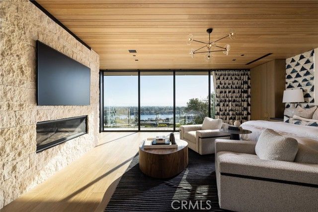 2304 Cliff, Newport Beach, CA 92663