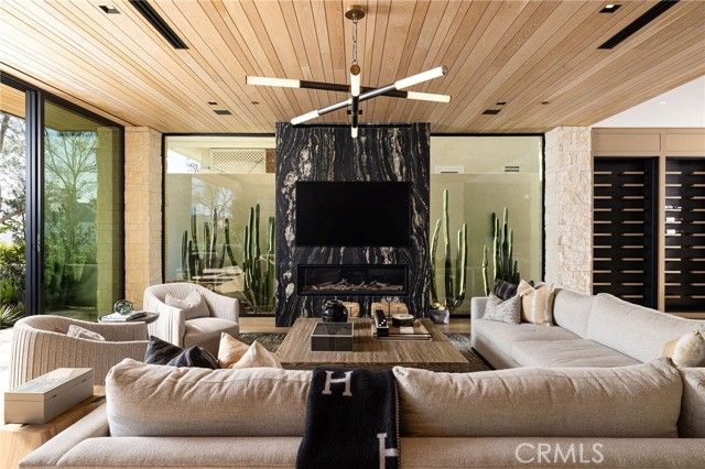 2304 Cliff, Newport Beach, CA 92663