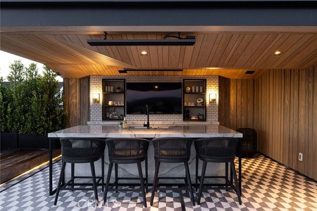 2304 Cliff, Newport Beach, CA 92663