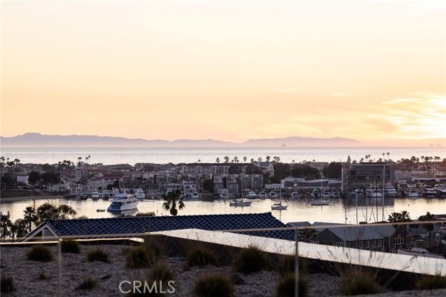 2304 Cliff, Newport Beach, CA 92663