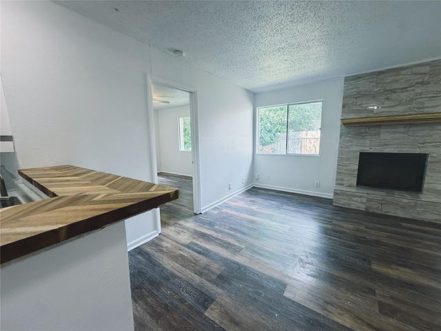 9906 Hundred Oaks CIR B, Austin, TX 78750