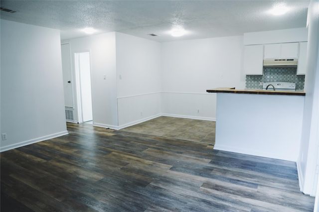 9906 Hundred Oaks CIR B, Austin, TX 78750