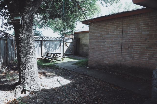 9906 Hundred Oaks CIR B, Austin, TX 78750