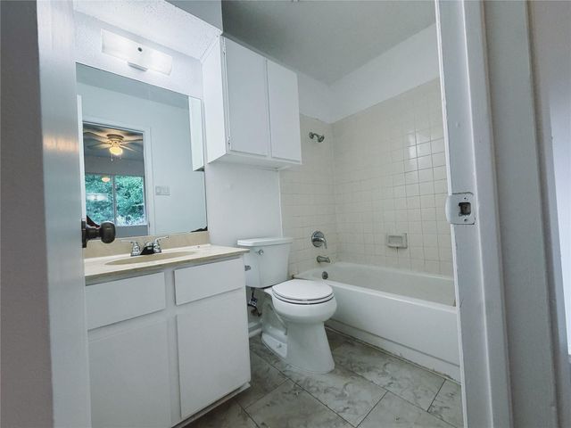 9906 Hundred Oaks CIR B, Austin, TX 78750