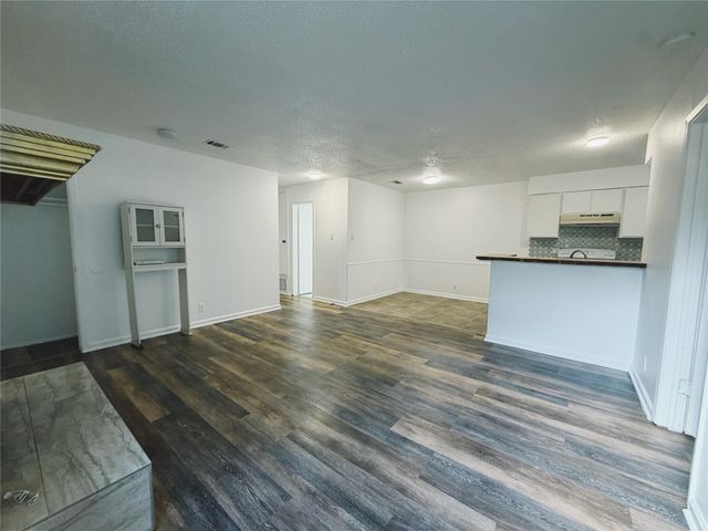 9906 Hundred Oaks CIR B, Austin, TX 78750