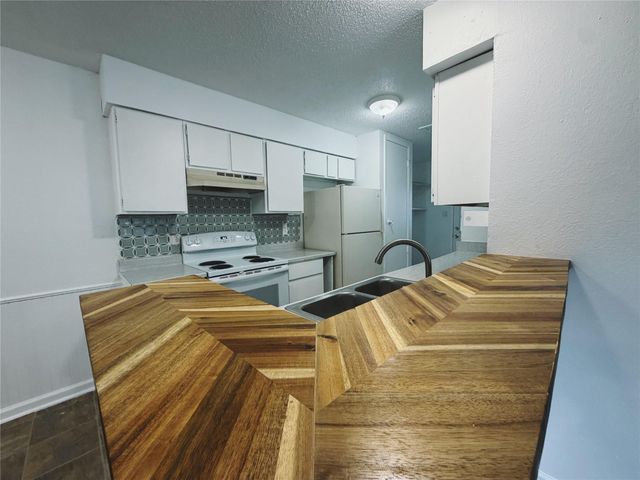 9906 Hundred Oaks CIR B, Austin, TX 78750